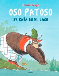 Oso Patoso se baña en el lago